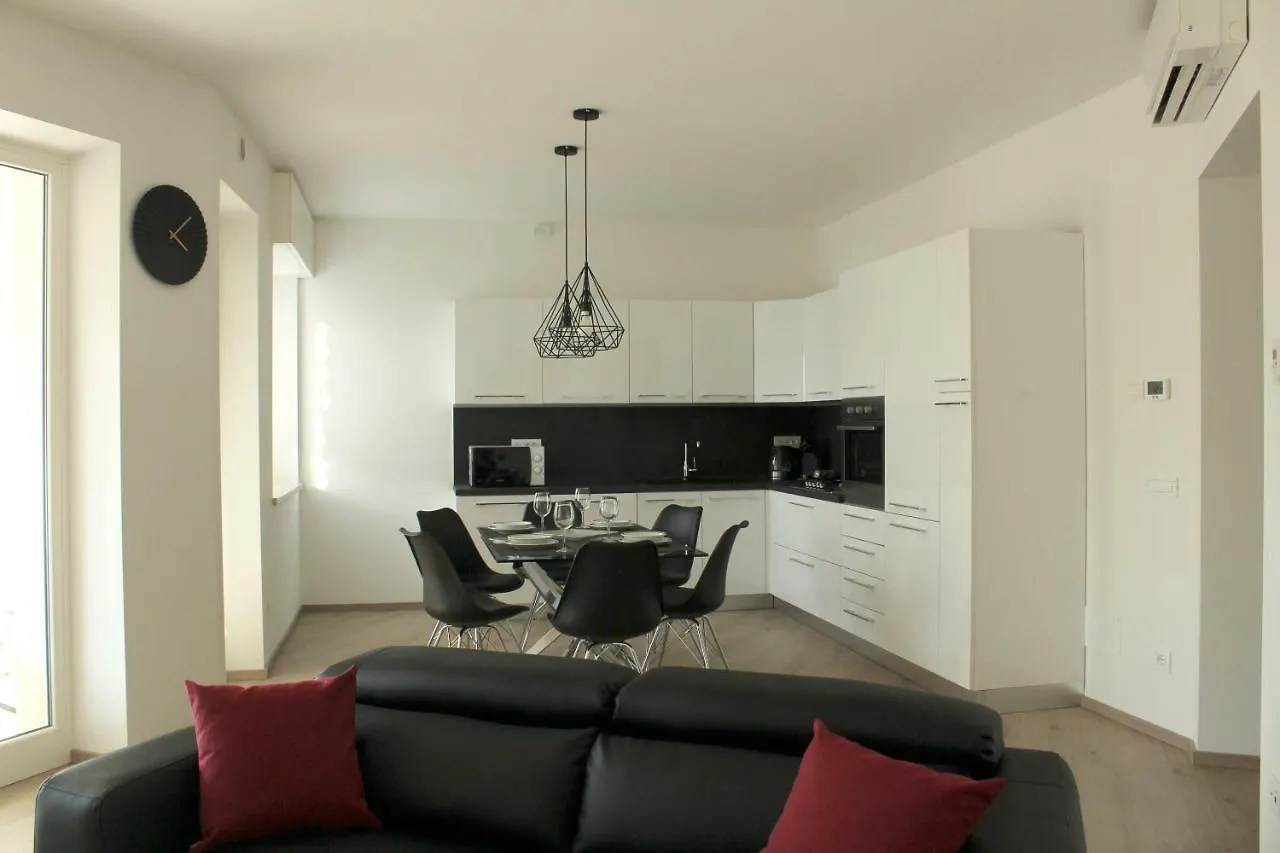 Cosy Torri Apartments Torri Del Benaco Italy